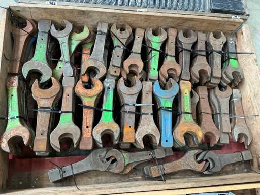 Batch of impact wrenches