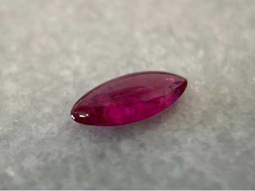 Rubin – 0,86 Karat natürlicher Cabochon-Schliff hochwertiger Rubin