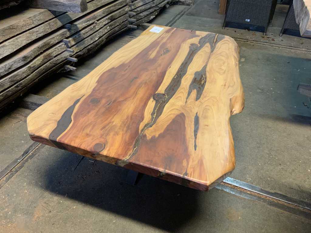 Sequoia salontafel op ijzeren onderstel