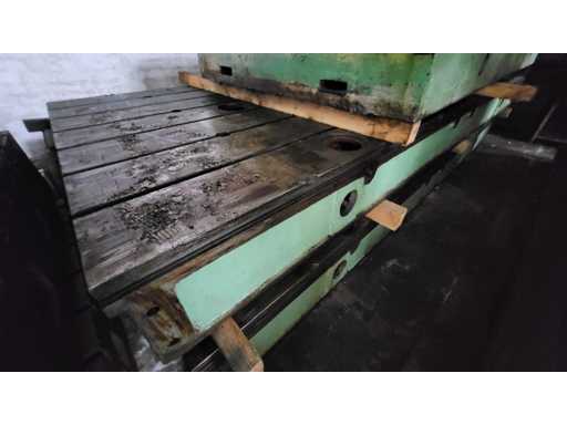 Plaque à fente en T