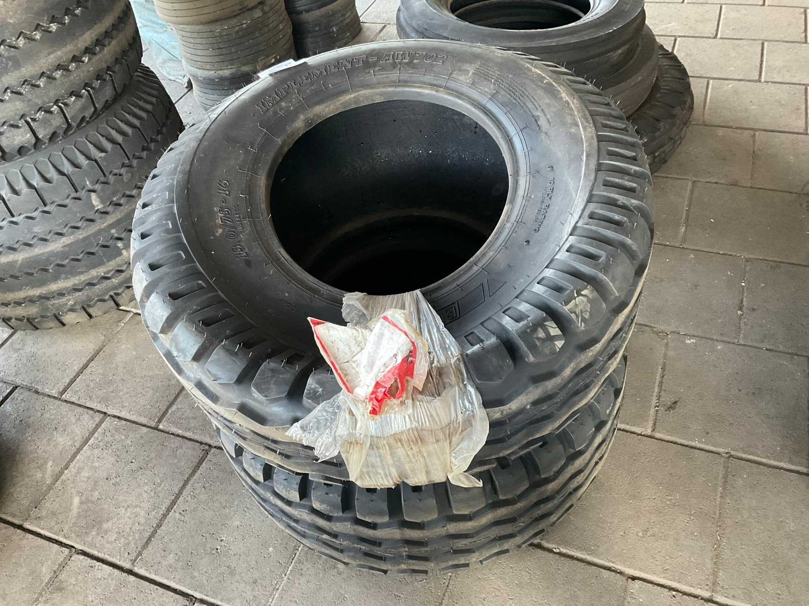 BKT Implement-AW702 Band (2x)