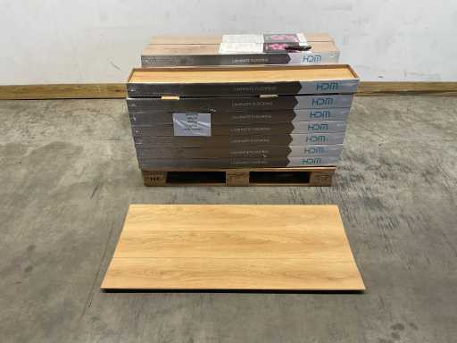 51m² Purity Bloom akazienbrauner Laminatboden
