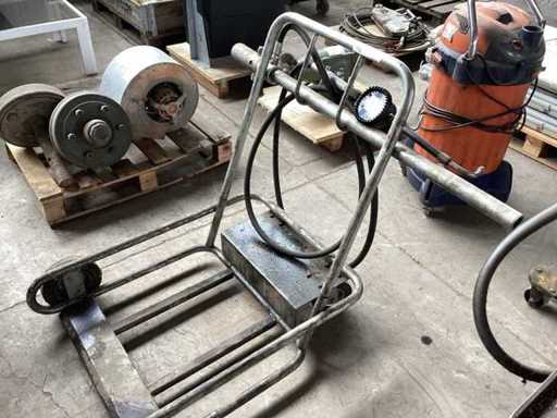 Drum holder with pneumatic pump