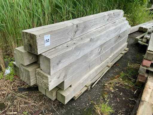 Poteau en bois (24x) et restes de bois