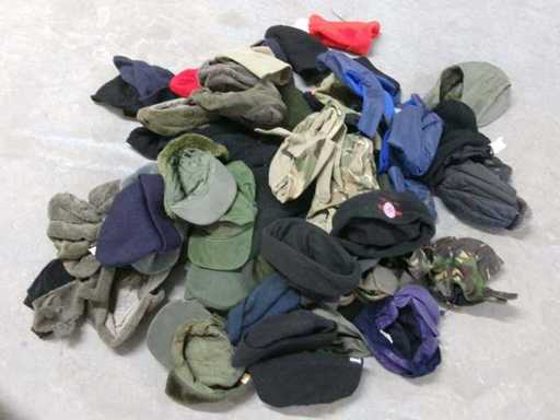 Mieszanka zimowych kapeluszy, używane (R13) (200x)