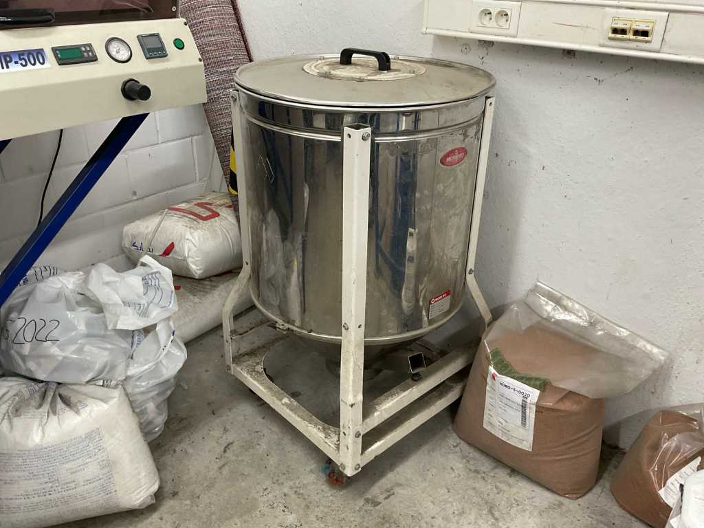 2005 Moretto CS1 Mobile stainless steel granulate silo