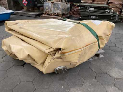 Collapsible tank