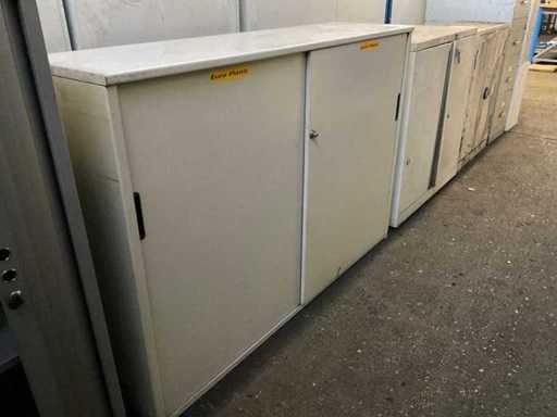 Szafka na akta z dwoma drzwiami