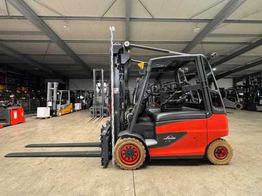 02/2022 Serwis + UVV 07/2027 Linde E45/600H 4.500kg 3.+4. Elektryczny wózek widły Regulator zaworów 18.779 godzin