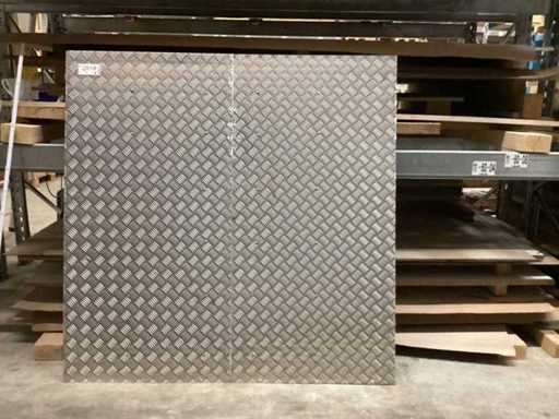 Stand espositivo per rampa, spessore materiale 3mm piastra a scacchi in alluminio, dimensione 150x150cm, pendenza del vialetto 7cm