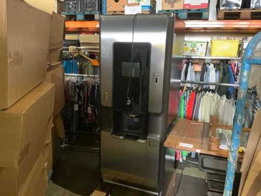 Hot drinks vending machine