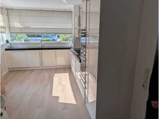 Keuken met apparatuur