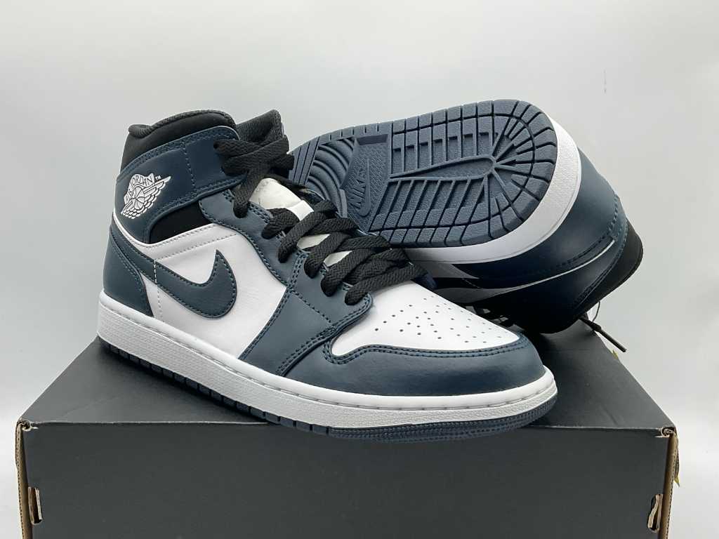 Nike Jordan 1 Mid Armory Navy Sneakers 42 1 2 Troostwijk Auctions