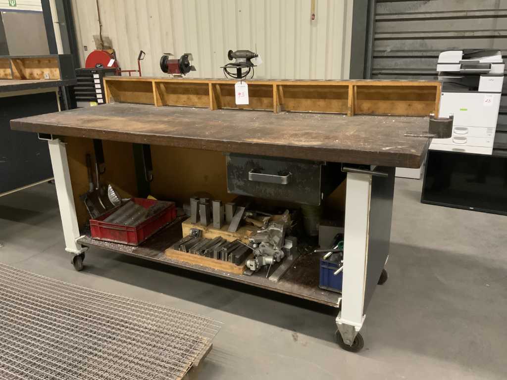Workshop bench mobile