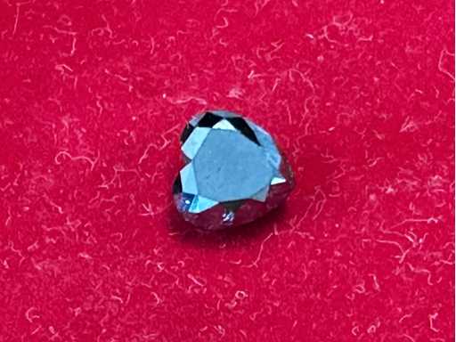 Diamant 3.81 carat zwarte diamant hartvorm gecertificeerd