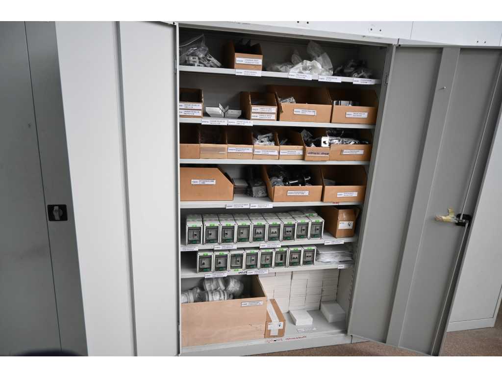 Burg - Werkplaatskast met inhoud electrotechnische installatiematerialen en zekeringkasten