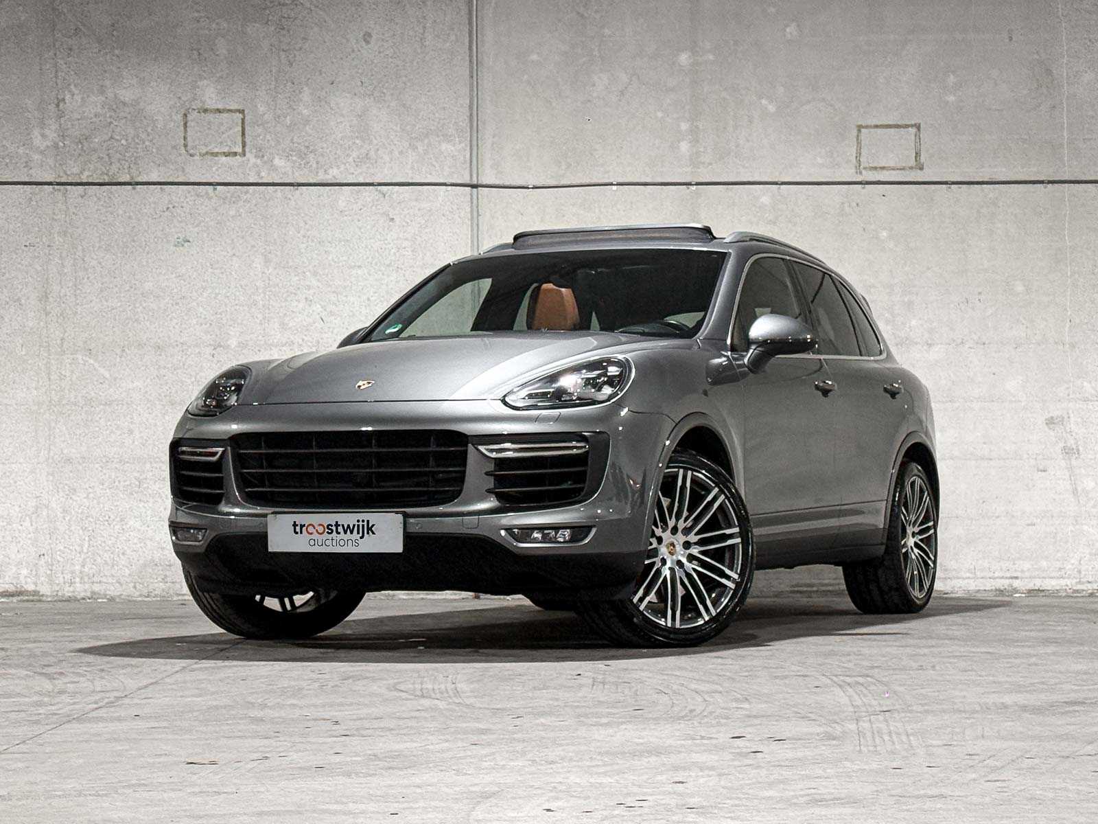 Luxury, sports and classic cars te Tiel