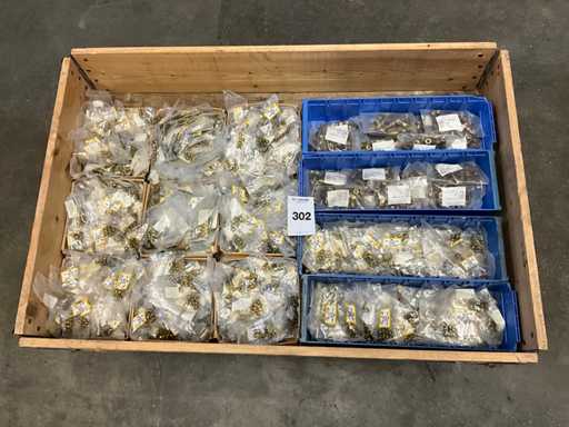 Brązowe nakrętki i