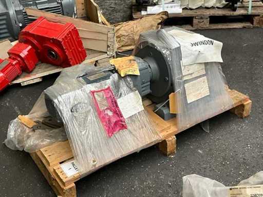 Elektromotor + Getriebe