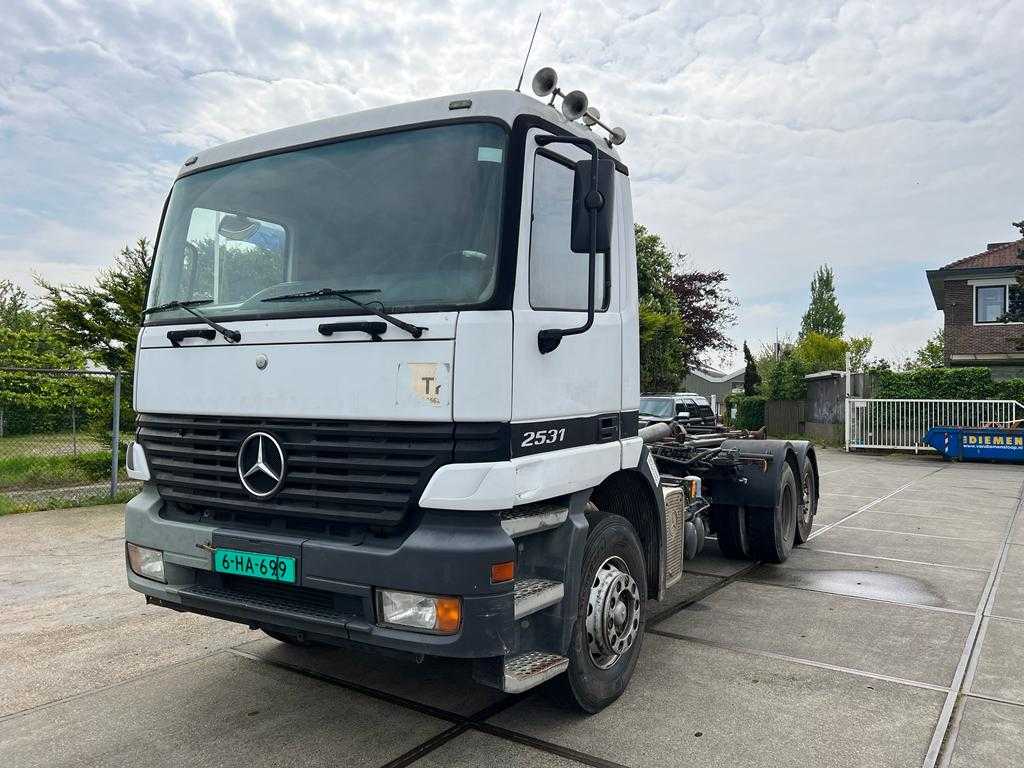 1999 Mercedes-Benz Actros 2531 Truck