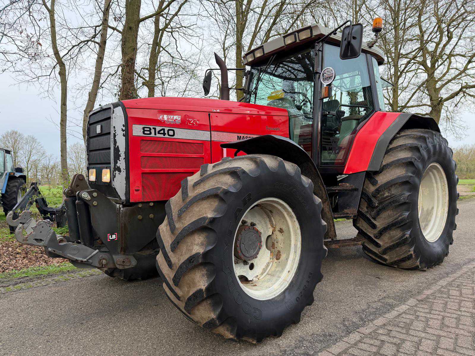 1995 Massey Ferguson 8140 Dynashift All-wheel drive farm tractor