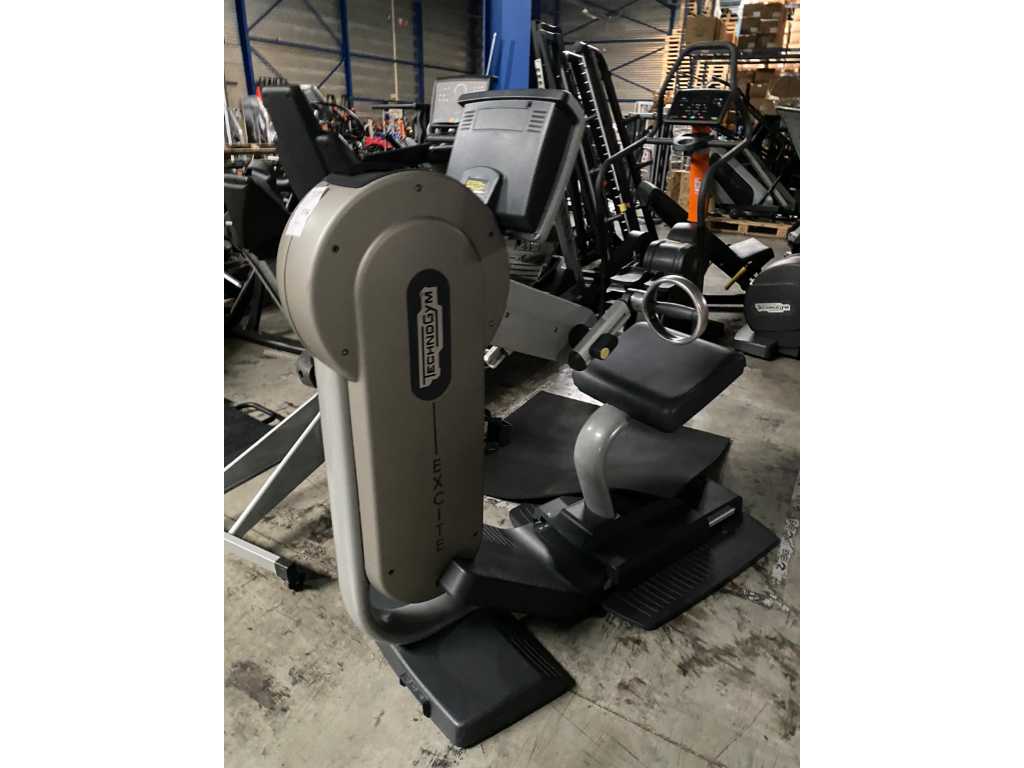 Velo cheap elliptique technogym