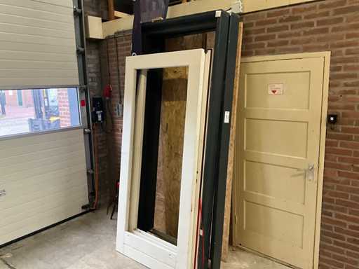 Door & frame (2x)