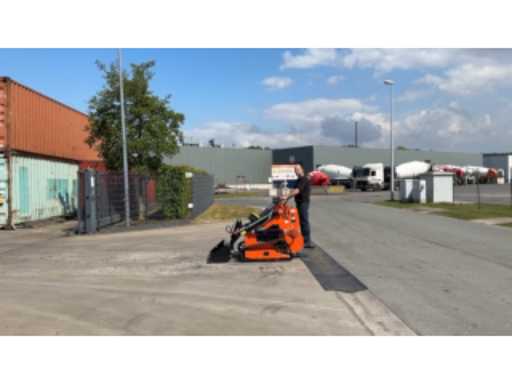 3044b2c8-cd6c-43cc-a521-e166e094a71a.mp4