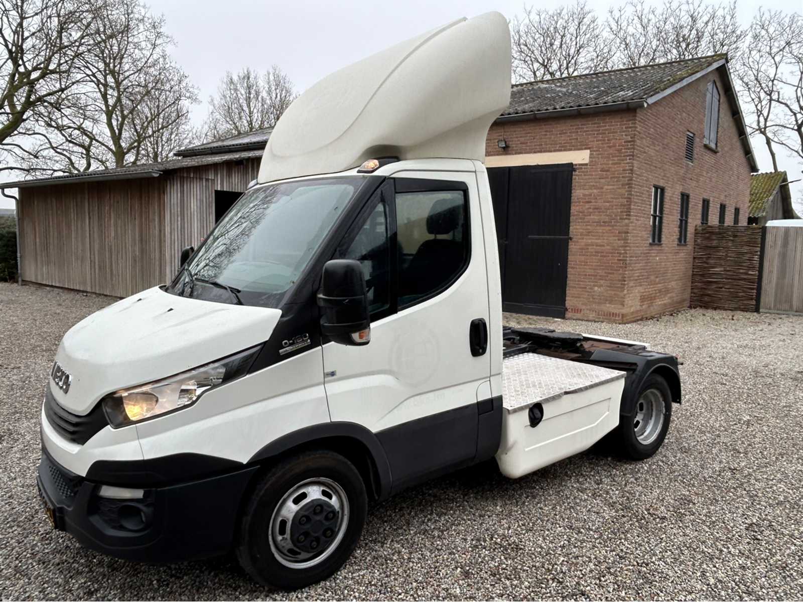 Ciągnik siodłowy Iveco Daily 40C180 BE z 2017 r.
