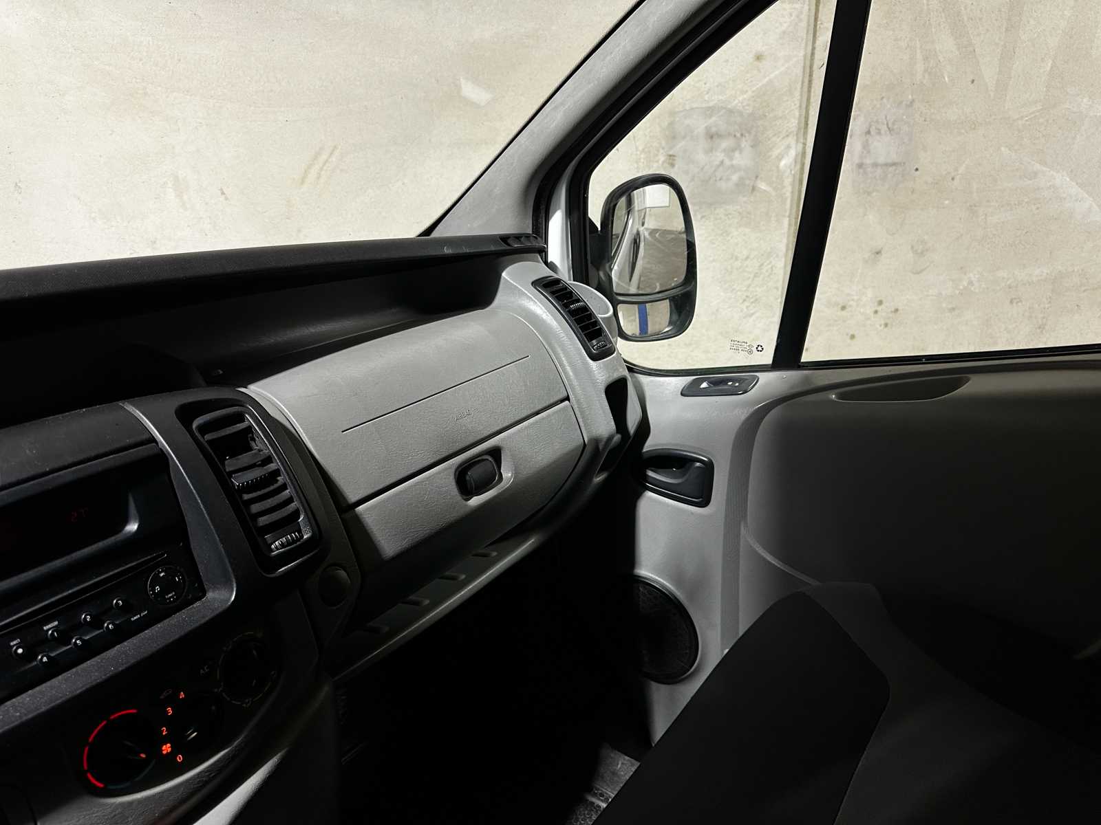 Renault Trafic Combi 2.5 dCi L2H1 9-Persoons 135pk 2004 (Origineel-NL), 50-PR-RN