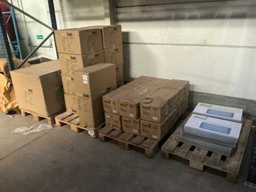 Vari oggetti da giardino e per la casa