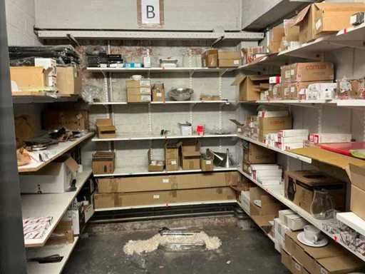 Divers couverts, vaisselle et accessoires de cuisine