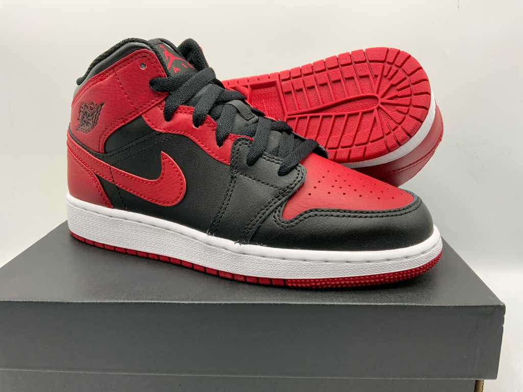 Nike Air Jordan 1 Mid Czarny/Siłownia Czerwono-Białe Trampki 37.5