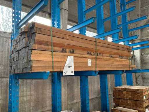 Beaucoup de poutres en bois - Meranti Duc KD