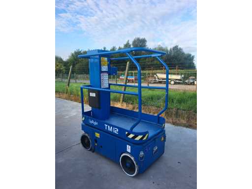 Piattaforma di lavoro aerea verticale TM12