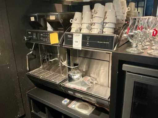 Aparat de cafea Saeco cu răcitor de lapte și încălzitor pentru pahare
