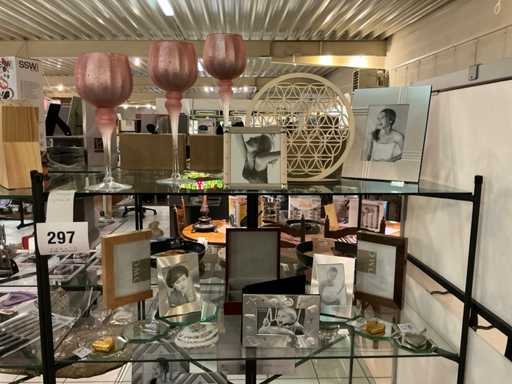 Decoratiemateriaal, fotokaders en diverse geschenkartikelen