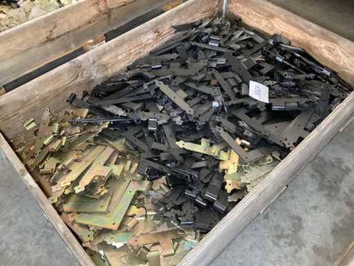 Varia attrezzatura per finestre in cassa di legno