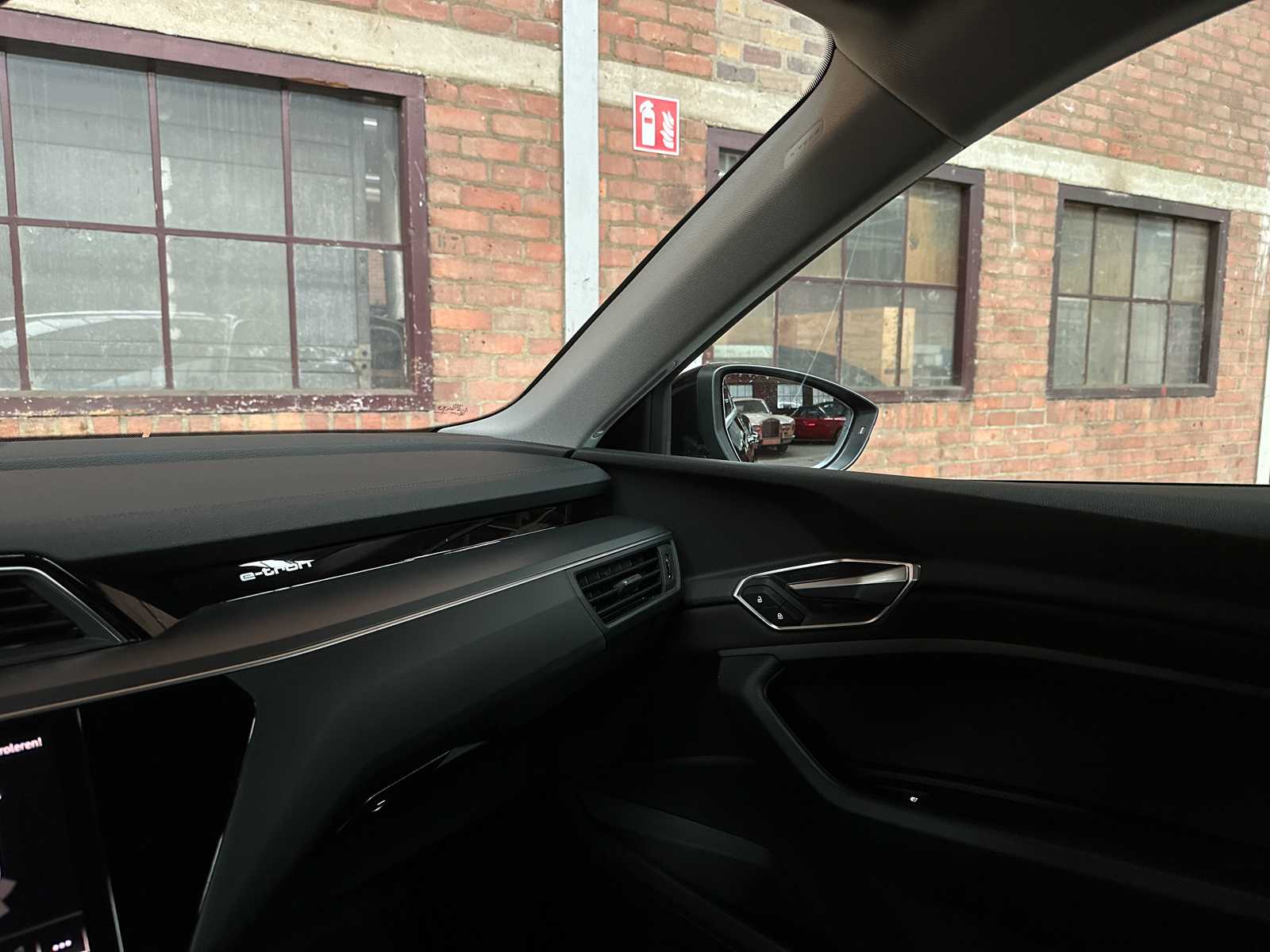 Audi e-tron 50 Quattro Edition 71 kWh 313pk 2020 (Origineel-NL + 1e Eigenaar), J-904-HF