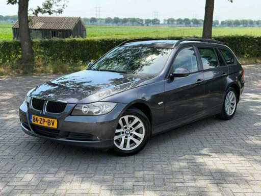 BMW Série 3 Touring 318i Executive 84-ZP-BV 