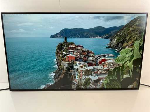 Dell (U3219Q) 32”, 3840x2160 (UHD) IPS Monitor