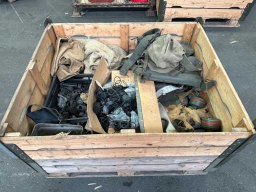 Lot de diverse echipamente militare