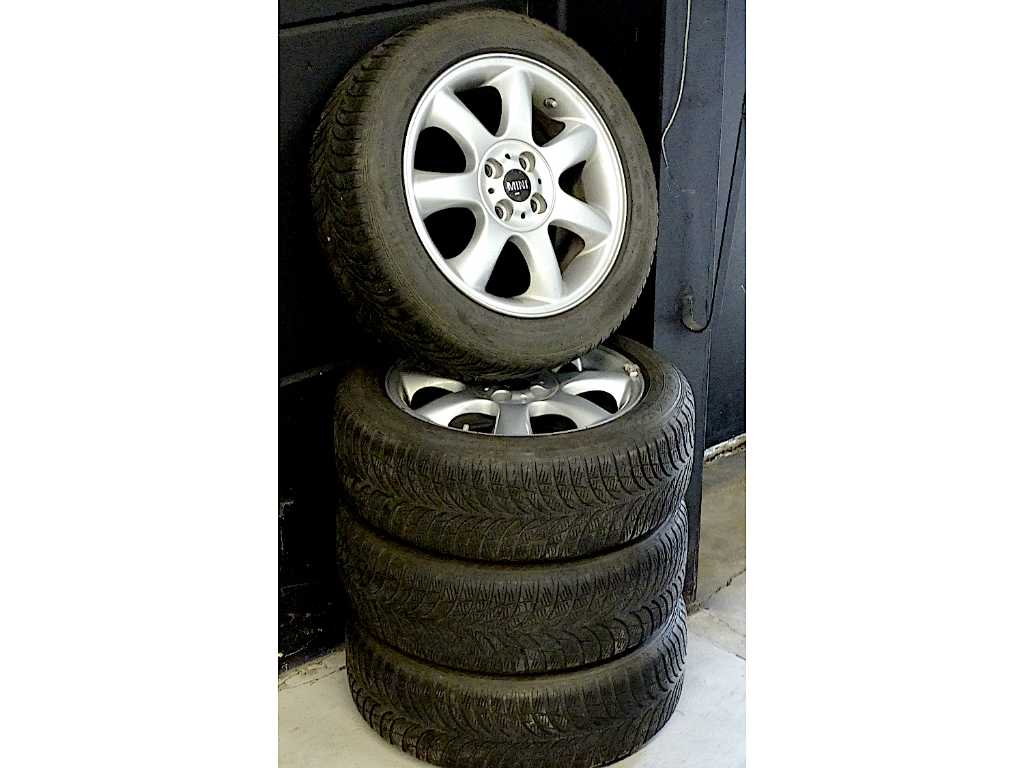 Mini (Cooper) rims, including Goodyear tyres