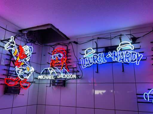 Varie decorazioni al neon in vetro (3x)