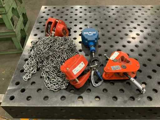 Post with lifting system