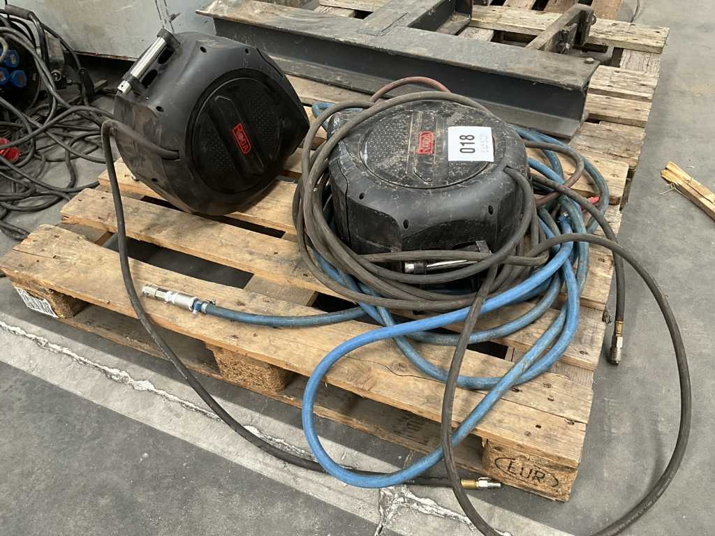 2x RODA compressed air reel