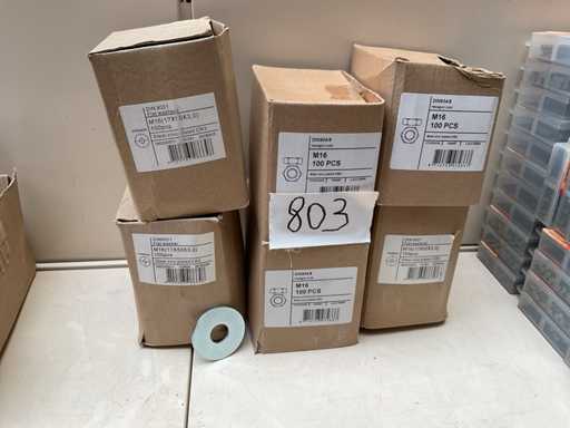 Moeren en ringen M 16