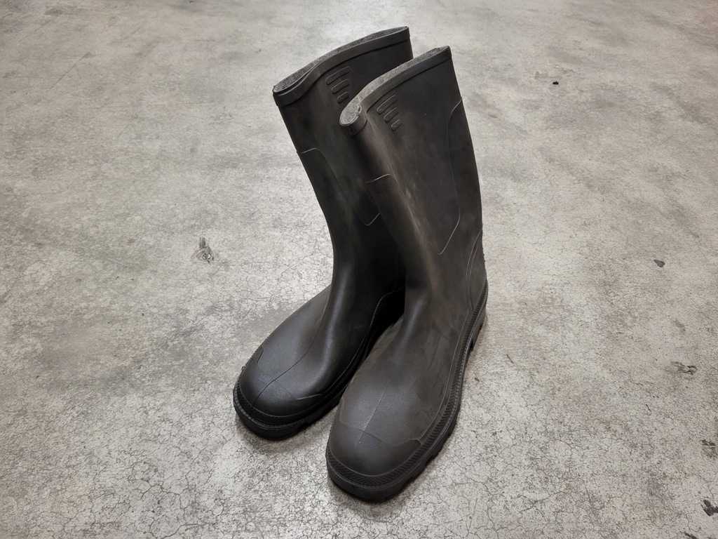 Pair of rain boots (Size 47)