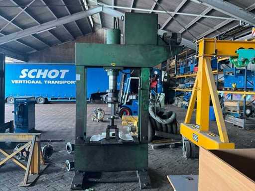 Hydraulic press