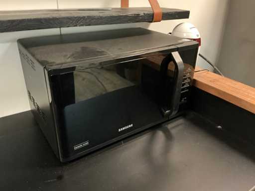 Cuptorul cu microunde Samsung